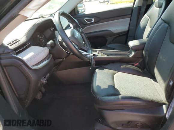 ✅ 2022 Jeep Compass Latitude • VIN: 3C4NJDBB6NT217572 • Lot: 84811385. Listed on Copart with 26,375 mi. Free auction sales archive from the USA and detailed vehicle history report at DreamBid. Image 7.