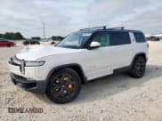 ✅ 2023 Rivian R1S Adventure • VIN: 7PDSGABA4PN026056 • Lot: 56892495. Wystawiony na Copart z przebiegiem Nie podano. Bezpłatny archiwum sprzedaży aukcyjnych z USA i szczegółowy raport historii pojazdu na DreamBid. Zdjęcie 1.