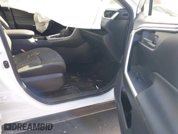 ✅ 2020 Toyota RAV4 LE • VIN: JTMF1RFV9LD063531 • Лот: 43518830. Опубликован ранее на IAAI с пробегом 77 433 миль. Бесплатный доступ к архиву аукционных продаж из США и подробный отчёт об истории автомобиля на DreamBid. Изображение 5.