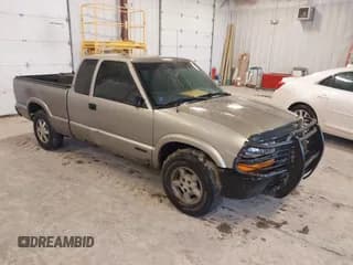 ✅ 2002 Chevrolet S-10 LS • VIN: 1GCDT19WX28127512 • Лот: 41708908. Опубликован ранее на IAAI с пробегом 214 549 миль. Бесплатный доступ к архиву аукционных продаж из США и подробный отчёт об истории автомобиля на DreamBid. Изображение 1.