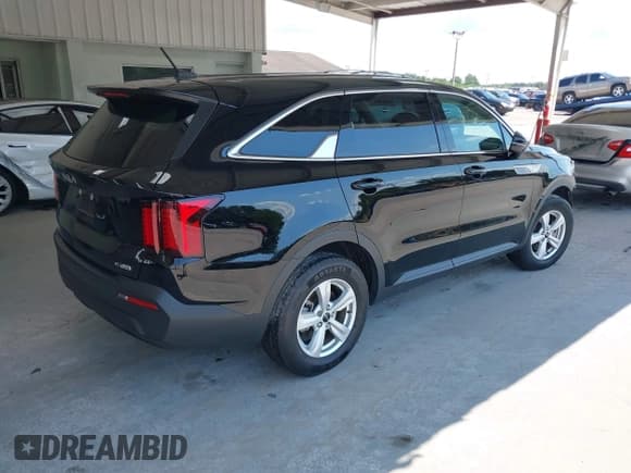 ✅ 2023 Kia Sorento LX • VIN: 5XYRG4LC9PG170703 • Lot: 43094607. Wystawiony na IAAI z przebiegiem 41 070 mil. Bezpłatny archiwum sprzedaży aukcyjnych z USA i szczegółowy raport historii pojazdu na DreamBid. Zdjęcie 4.