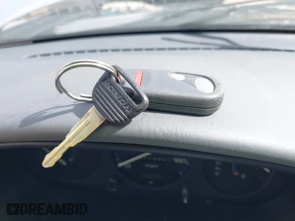 ✅ 2000 Honda Civic VP • VIN: 2HGEJ661XYH513058 • Lot: 42562852. Listed on IAAI with 241,088 mi. Free auction sales archive from the USA and detailed vehicle history report at DreamBid. Image 11.