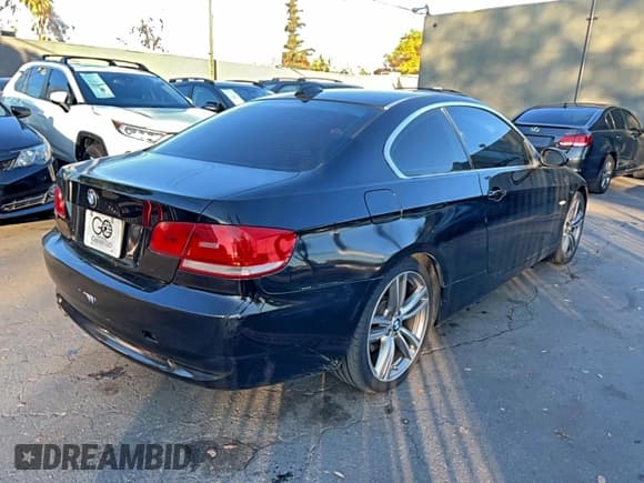 ✅ 2007 BMW 3 Series 328i • VIN: WBAWB335X7PV70714 • Lot: 94824665. Wystawiony na Copart z przebiegiem 104 990 mil. Bezpłatny archiwum sprzedaży aukcyjnych z USA i szczegółowy raport historii pojazdu na DreamBid. Zdjęcie 4.