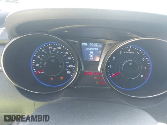 ✅ 2014 Hyundai Genesis Coupe Ultimate • VIN: KMHHU6KJ0EU119484 • Lot: 42589882. Wystawiony na IAAI z przebiegiem 96 957 mil. Bezpłatny archiwum sprzedaży aukcyjnych z USA i szczegółowy raport historii pojazdu na DreamBid. Zdjęcie 7.