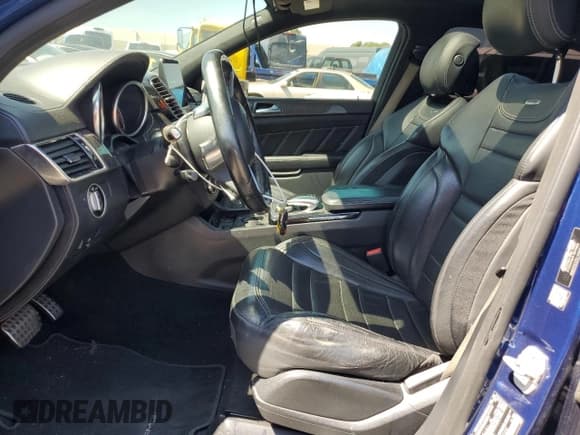 ✅ 2017 Mercedes-Benz GLE 63 S AMG • VIN: 4JGED7FBXHA074250 • Lot: 53626624. Wystawiony na Copart z przebiegiem 68 973 mil. Bezpłatny archiwum sprzedaży aukcyjnych z USA i szczegółowy raport historii pojazdu na DreamBid. Zdjęcie 7.