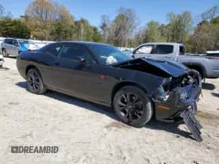 2020 Dodge Challenger SXT z VIN 2C3CDZGG9LH110851, wystawiony jako Copart lot #53502795 z przebiegiem 28 847 mil mil oraz Szkoda całkowita • Salvage title. Historia ofert i sprzedaży dostępna na DreamBid. Obrazek 4.