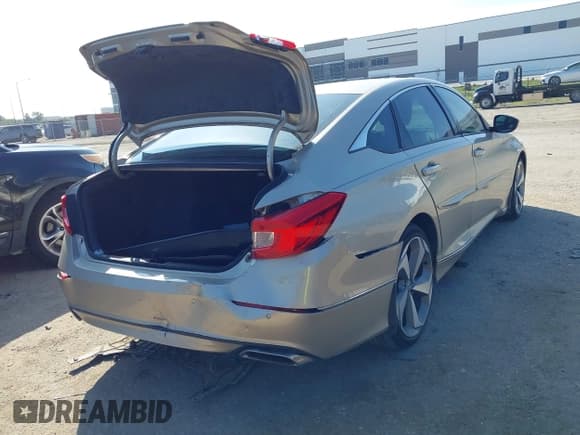 ✅ 2018 Honda Accord Touring • VIN: 1HGCV1F99JA059037 • Lot: 43305330. Listed on IAAI with 71,806 mi. Free auction sales archive from the USA and detailed vehicle history report at DreamBid. Image 4.