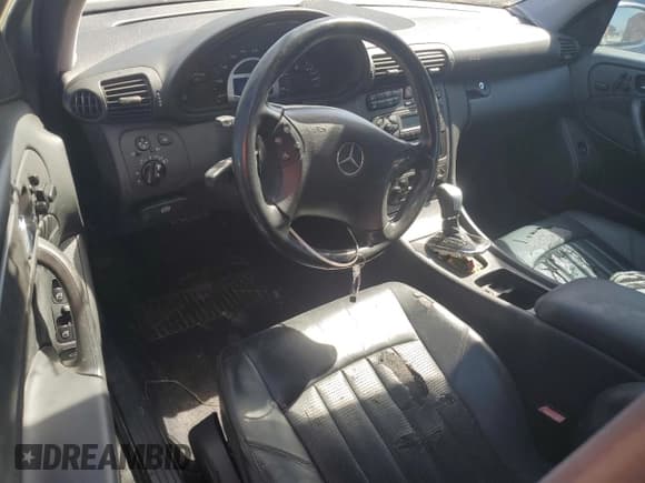 ✅ 2003 Mercedes-Benz C AMG • VIN: WDBRF65J23F409496 • Lot: 77491234. Wystawiony na Copart z przebiegiem Nie podano. Bezpłatny archiwum sprzedaży aukcyjnych z USA i szczegółowy raport historii pojazdu na DreamBid. Zdjęcie 8.