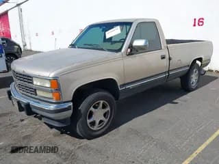 ✅ 1989 Chevrolet Silverado 2500 • VIN: 1GCFK24K9KE242271 • Lot: 43260154. Wystawiony na IAAI z przebiegiem 191 361 mil. Bezpłatny archiwum sprzedaży aukcyjnych z USA i szczegółowy raport historii pojazdu na DreamBid. Zdjęcie 2.