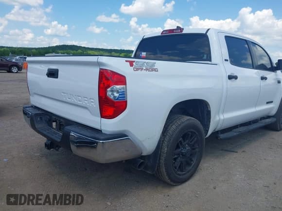 ✅ 2021 Toyota Tundra SR5 • VIN: 5TFEY5F11MX282450 • Lot: 42236961. Listed on IAAI with 40,271 mi. Free auction sales archive from the USA and detailed vehicle history report at DreamBid. Image 4.
