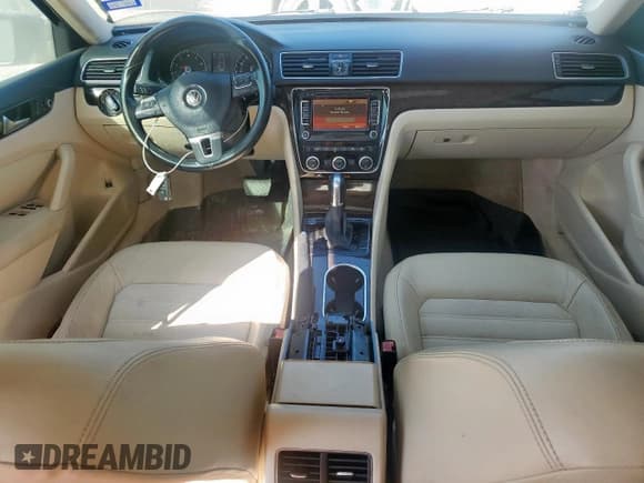 ✅ 2014 Volkswagen Passat SEL Premium • VIN: 1VWCM7A37EC095677 • Lot: 80901495. Wystawiony na Copart z przebiegiem 131 498 mil. Bezpłatny archiwum sprzedaży aukcyjnych z USA i szczegółowy raport historii pojazdu na DreamBid. Zdjęcie 8.