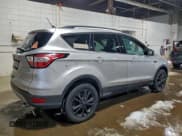 ✅ 2018 Ford Escape SE • VIN: 1FMCU9GD5JUB29436 • Lot: 95638085. Wystawiony na Copart z przebiegiem 148 370 mil. Bezpłatny archiwum sprzedaży aukcyjnych z USA i szczegółowy raport historii pojazdu na DreamBid. Zdjęcie 3.