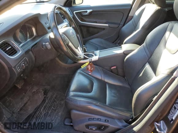 ✅ 2015 Volvo V60 T5 • VIN: YV4612HKXF1000564 • Лот: 87921805. Опубликован ранее на Copart с пробегом 66 719 миль. Бесплатный доступ к архиву аукционных продаж из США и подробный отчёт об истории автомобиля на DreamBid. Изображение 7.