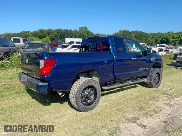 ✅ 2017 Nissan Titan • VIN: 1N6BA1C44HN560982 • Lot: 80939265. Wystawiony na Copart z przebiegiem Nie podano. Bezpłatny archiwum sprzedaży aukcyjnych z USA i szczegółowy raport historii pojazdu na DreamBid. Zdjęcie 4.