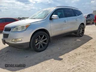 ✅ 2010 Chevrolet Traverse 1LT • VIN: 1GNLRFED9AS114464 • Lot: 85860615. Wystawiony na Copart z przebiegiem 215 104 mil. Bezpłatny archiwum sprzedaży aukcyjnych z USA i szczegółowy raport historii pojazdu na DreamBid. Zdjęcie 1.