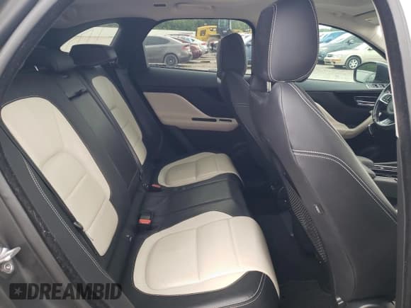 ✅ 2018 Jaguar F-Pace 20d R-Sport • VIN: SADCL2FN1JA260667 • Лот: 54625735. Опубликован ранее на Copart с пробегом 102 278 миль. Бесплатный доступ к архиву аукционных продаж из США и подробный отчёт об истории автомобиля на DreamBid. Изображение 11.