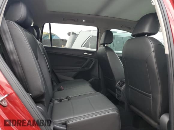 ✅ 2019 Volkswagen Tiguan SE • VIN: 3VV2B7AX0KM011301 • Lot: 89542325. Wystawiony na Copart z przebiegiem 74 196 mil. Bezpłatny archiwum sprzedaży aukcyjnych z USA i szczegółowy raport historii pojazdu na DreamBid. Zdjęcie 11.