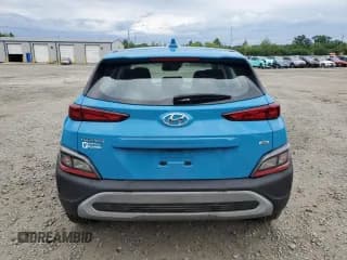 ✅ 2022 Hyundai Kona SE • VIN: KM8K2CAB4NU817987 • Лот: 58967364. Опубликован ранее на Copart с пробегом 21 154 миль. Бесплатный доступ к архиву аукционных продаж из США и подробный отчёт об истории автомобиля на DreamBid. Изображение 6.