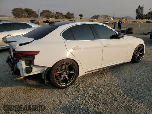 ✅ 2021 Alfa Romeo Giulia Ti Sport • VIN: ZARFAMBN7M7640412 • Lot: 42607345. Listed on Copart with 46,415 mi. Free auction sales archive from the USA and detailed vehicle history report at DreamBid. Image 3.