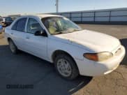 ✅ 1998 Ford Escort SE • VIN: 1FAFP13P0WW139108 • Лот: 76935594. Опубликован ранее на Copart с пробегом 28 413 миль. Бесплатный доступ к архиву аукционных продаж из США и подробный отчёт об истории автомобиля на DreamBid. Изображение 4.