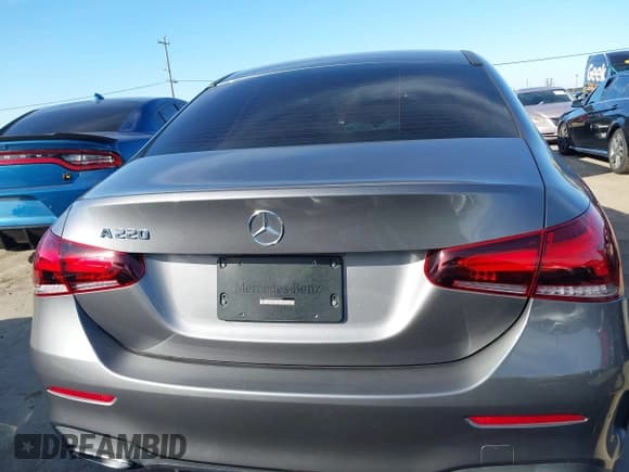 ✅ 2021 Mercedes-Benz A 220 • VIN: W1K3G4EB6MJ290020 • Lot: 41691773. Wystawiony na IAAI z przebiegiem 53 991 mil. Bezpłatny archiwum sprzedaży aukcyjnych z USA i szczegółowy raport historii pojazdu na DreamBid. Zdjęcie 17.