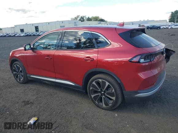 ✅ 2024 VinFast VF 8 Plus • VIN: RLLV1AFA1RH008671 • Lot: 70123455. Wystawiony na Copart z przebiegiem 2 852 mil. Bezpłatny archiwum sprzedaży aukcyjnych z USA i szczegółowy raport historii pojazdu na DreamBid. Zdjęcie 2.