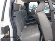 ✅ 2009 Chevrolet Silverado 2500HD • VIN: 1GBHC49KX9E123802 • Lot: 40613505. Wystawiony na IAAI z przebiegiem 159 401 mil. Bezpłatny archiwum sprzedaży aukcyjnych z USA i szczegółowy raport historii pojazdu na DreamBid. Zdjęcie 8.