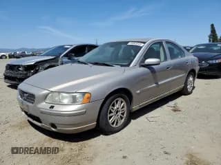 ✅ 2005 Volvo S60 • VIN: YV1RS640452455406 • Лот: 59063045. Опубликован ранее на Copart с пробегом Не указан. Бесплатный доступ к архиву аукционных продаж из США и подробный отчёт об истории автомобиля на DreamBid. Изображение 1.