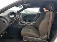 ✅ 2020 Dodge Challenger R/T 50th Anniversary • VIN: 2C3CDZBT8LH118685 • Lot: 65380745. Wystawiony na Copart z przebiegiem 90 354 mil. Bezpłatny archiwum sprzedaży aukcyjnych z USA i szczegółowy raport historii pojazdu na DreamBid. Zdjęcie 7.