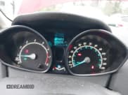 ✅ 2014 Ford Fiesta SE • VIN: 3FADP4EJ4EM160544 • Lot: 43680998. Wystawiony na IAAI z przebiegiem 89 225 mil. Bezpłatny archiwum sprzedaży aukcyjnych z USA i szczegółowy raport historii pojazdu na DreamBid. Zdjęcie 7.