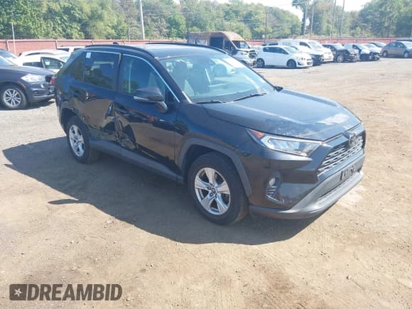 ✅ 2019 Toyota RAV4 XLE • VIN: 2T3W1RFV3KW012477 • Лот: 43271739. Опубликован ранее на IAAI с пробегом 188 136 миль. Бесплатный доступ к архиву аукционных продаж из США и подробный отчёт об истории автомобиля на DreamBid. Изображение 1.