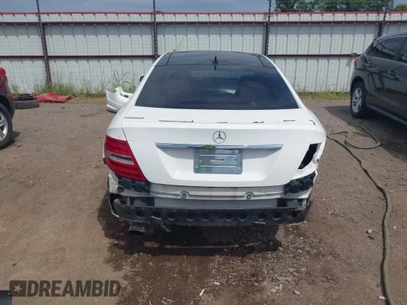 ✅ 2013 Mercedes-Benz C 250 • VIN: WDDGJ4HB5DG076888 • Lot: 42811728. Wystawiony na IAAI z przebiegiem 8 352 mil. Bezpłatny archiwum sprzedaży aukcyjnych z USA i szczegółowy raport historii pojazdu na DreamBid. Zdjęcie 15.