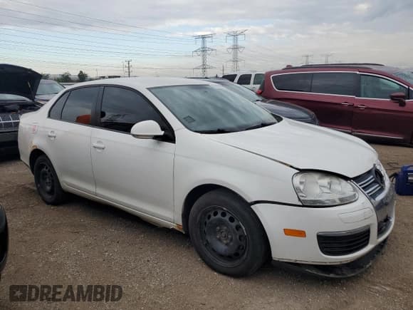 ✅ 2010 Volkswagen Jetta S • VIN: 3VWJZ7AJ4AM034741 • Lot: 81421965. Listed on Copart with 192,198 mi. Free auction sales archive from the USA and detailed vehicle history report at DreamBid. Image 4.