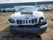 ✅ 2023 Jeep Cherokee Trailhawk • VIN: 1C4PJMBN0PD106916 • Lot: 61921595. Wystawiony na Copart z przebiegiem 16 768 mil. Bezpłatny archiwum sprzedaży aukcyjnych z USA i szczegółowy raport historii pojazdu na DreamBid. Zdjęcie 5.