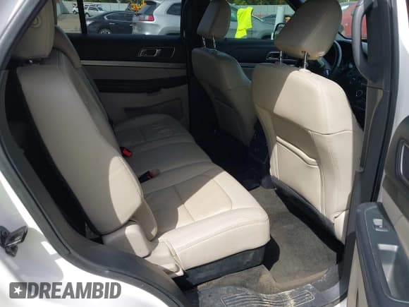 ✅ 2018 Ford Explorer XLT • VIN: 1FM5K7D86JGA11971 • Lot: 43375430. Wystawiony na IAAI z przebiegiem 121 693 mil. Bezpłatny archiwum sprzedaży aukcyjnych z USA i szczegółowy raport historii pojazdu na DreamBid. Zdjęcie 8.