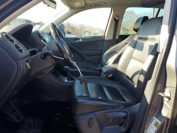 ✅ 2013 Volkswagen Tiguan S • VIN: WVGBV3AXXDW585174 • Lot: 93643875. Listed on Copart with 143,089 mi. Free auction sales archive from the USA and detailed vehicle history report at DreamBid. Image 7.