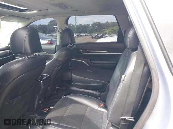 ✅ 2023 Kia Telluride S • VIN: 5XYP6DGC8PG329005 • Лот: 42944444. Опубликован ранее на IAAI с пробегом 262 196 миль. Бесплатный доступ к архиву аукционных продаж из США и подробный отчёт об истории автомобиля на DreamBid. Изображение 8.