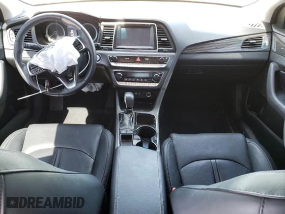 ✅ 2018 Hyundai Sonata Limited • VIN: 5NPE34AF9JH598097 • Lot: 46212723. Listed on Copart with 34,734 mi. Free auction sales archive from the USA and detailed vehicle history report at DreamBid. Image 8.