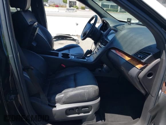 ✅ 2018 Lincoln MKT • VIN: 2LMHJ5NK9JBL02295 • Lot: 42348658. Wystawiony na IAAI z przebiegiem 222 831 mil. Bezpłatny archiwum sprzedaży aukcyjnych z USA i szczegółowy raport historii pojazdu na DreamBid. Zdjęcie 5.