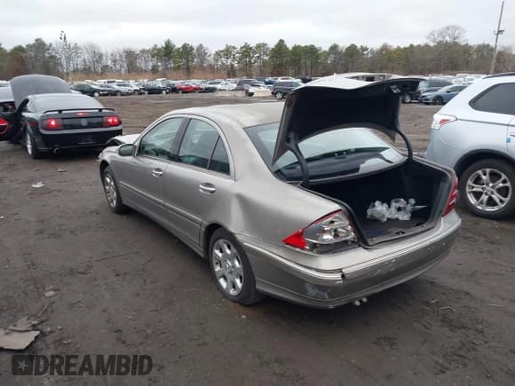 ✅ 2005 Mercedes-Benz C 240 • VIN: WDBRF81J45F686641 • Lot: 41168122. Listed on IAAI with Not provided. Free auction sales archive from the USA and detailed vehicle history report at DreamBid. Image 3.