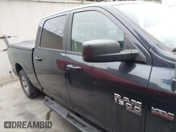 2019 Ram 1500 Big Horn z VIN 1C6RR6TT8KS730615, wystawiony jako IAAI lot #42407873 z przebiegiem 90 891 mil mil oraz . Historia ofert i sprzedaży dostępna na DreamBid. Obrazek 13.