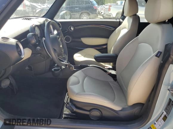 ✅ 2014 MINI Convertible • VIN: WMWZN3C53ET861483 • Lot: 52788785. Wystawiony na Copart z przebiegiem 20 274 mil. Bezpłatny archiwum sprzedaży aukcyjnych z USA i szczegółowy raport historii pojazdu na DreamBid. Zdjęcie 7.