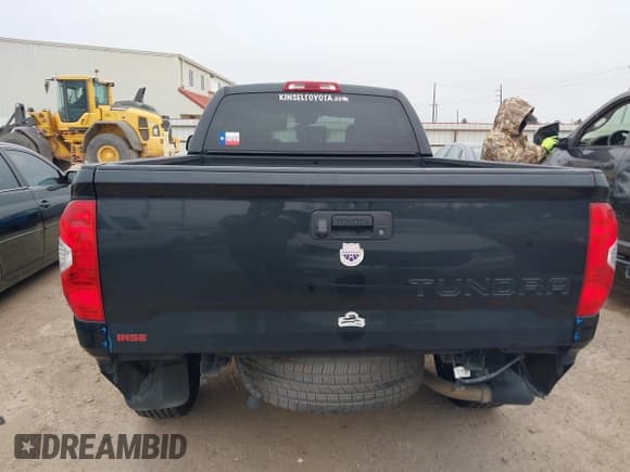 ✅ 2019 Toyota Tundra SR • VIN: 5TFRM5F1XKX143105 • Лот: 41274567. Опубликован ранее на IAAI с пробегом 180 602 миль. Бесплатный доступ к архиву аукционных продаж из США и подробный отчёт об истории автомобиля на DreamBid. Изображение 17.