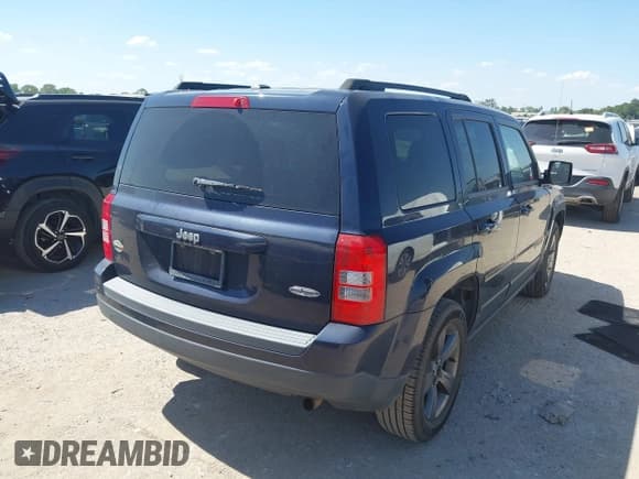 ✅ 2014 Jeep Patriot Latitude • VIN: 1C4NJPFA4ED679749 • Lot: 42811671. Listed on IAAI with 195,332 mi. Free auction sales archive from the USA and detailed vehicle history report at DreamBid. Image 4.