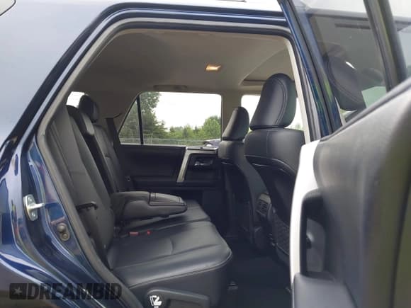 ✅ 2018 Toyota 4Runner SR5 • VIN: JTEBU5JR5J5528964 • Lot: 42752743. Wystawiony na IAAI z przebiegiem 140 649 mil. Bezpłatny archiwum sprzedaży aukcyjnych z USA i szczegółowy raport historii pojazdu na DreamBid. Zdjęcie 8.