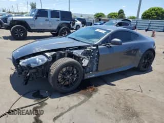 ✅ 2013 Aston Martin Vantage • VIN: SCFEBBAK9DGC17351 • Lot: 56562865. Wystawiony na Copart z przebiegiem 26 450 mil. Bezpłatny archiwum sprzedaży aukcyjnych z USA i szczegółowy raport historii pojazdu na DreamBid. Zdjęcie 1.