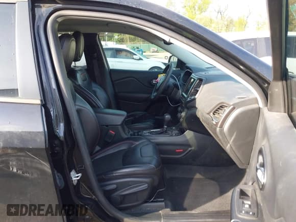 ✅ 2022 Jeep Cherokee Trailhawk • VIN: 1C4PJMBX1ND533715 • Lot: 42041057. Listed on IAAI with 65,487 mi. Free auction sales archive from the USA and detailed vehicle history report at DreamBid. Image 5.