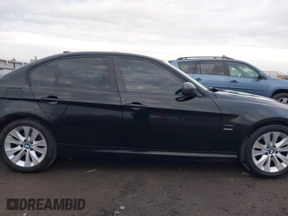 ✅ 2011 BMW 3 Series 328i xDrive • VIN: WBAPK5C54BF121821 • Lot: 43691811. Listed on IAAI with 124,109 mi. Free auction sales archive from the USA and detailed vehicle history report at DreamBid. Image 14.