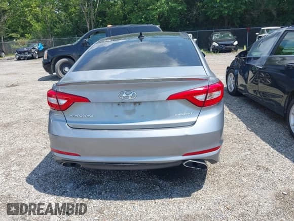 ✅ 2016 Hyundai Sonata Sport • VIN: 5NPE34AF5GH411821 • Lot: 42940356. Listed on IAAI with 112,838 mi. Free auction sales archive from the USA and detailed vehicle history report at DreamBid. Image 16.