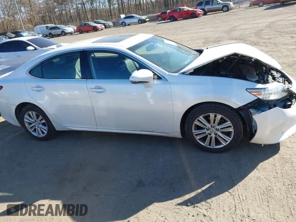 ✅ 2015 Lexus ES 330 • VIN: JTHBK1GG5F2180843 • Lot: 43684977. Listed on IAAI with 84,552 mi. Free auction sales archive from the USA and detailed vehicle history report at DreamBid. Image 13.